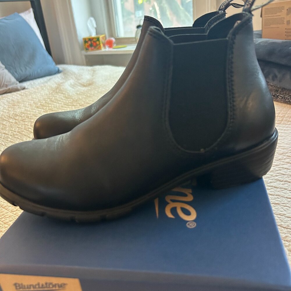 Blundstone Chelsea Ankle Boots #2068 Women's Size 8 Near Perfect